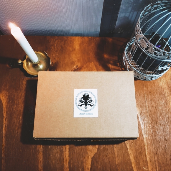 Antiques&Oddities Mystery Boxes - Picture 8 of 8